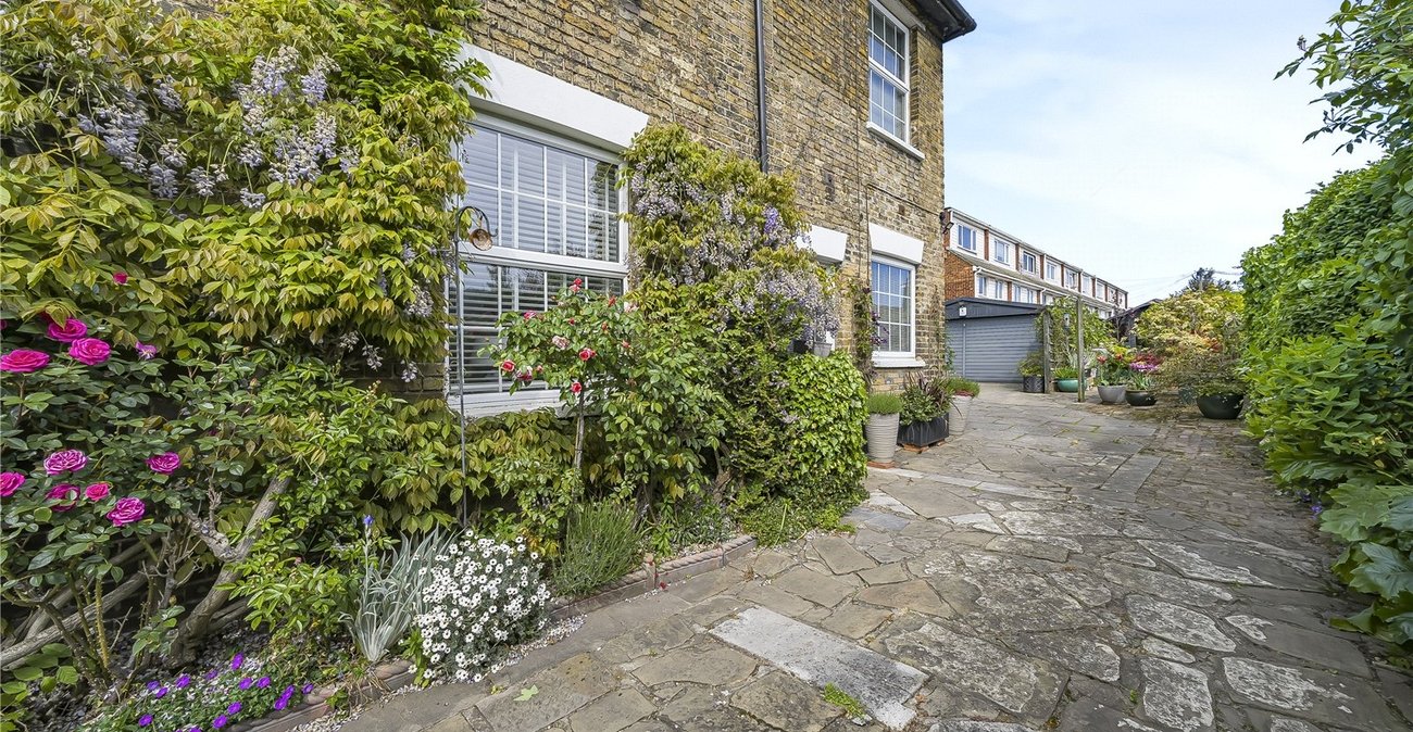6 bedroom house for sale in Dartford | Robinson Jackson