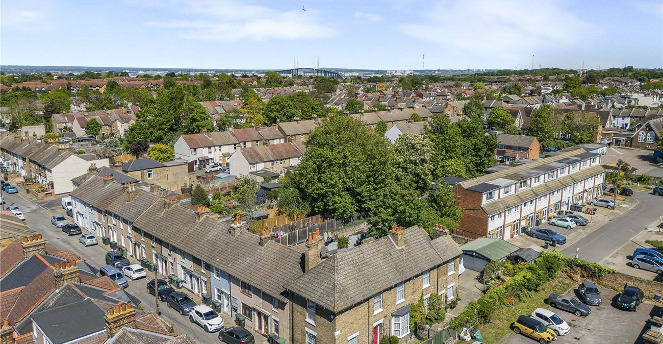 6 bedroom house for sale in Dartford | Robinson Jackson