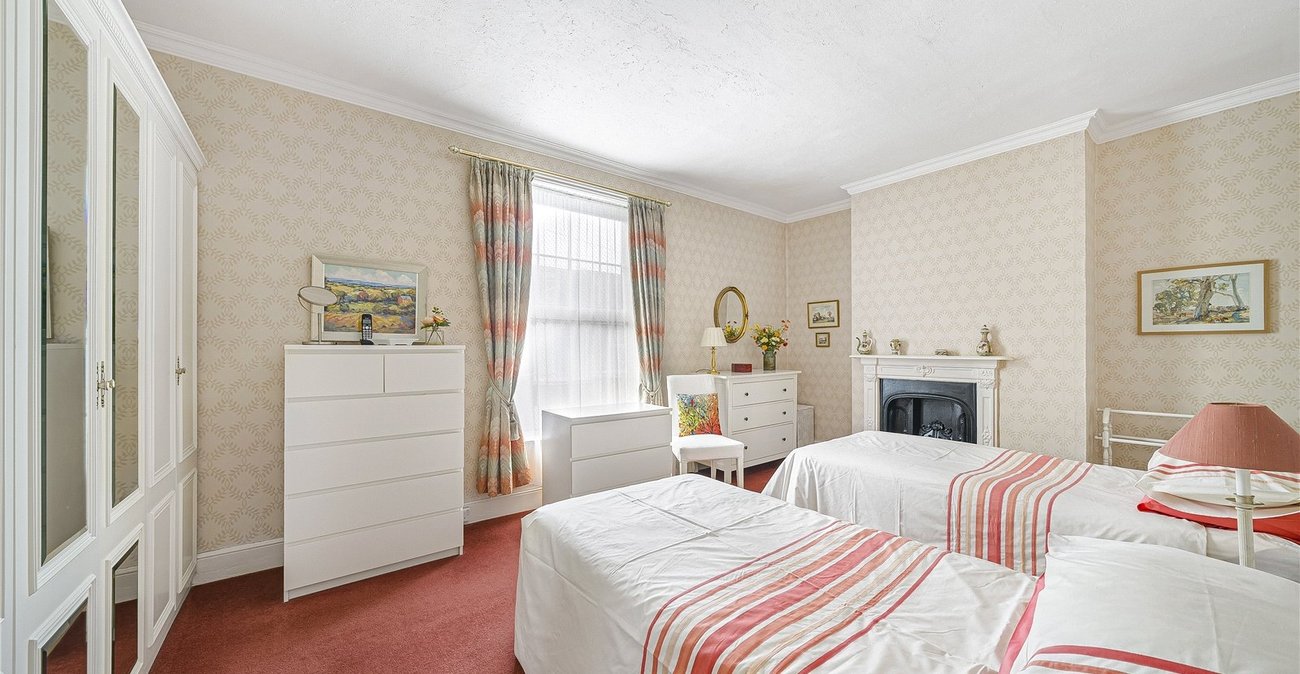 6 bedroom house for sale in Dartford | Robinson Jackson