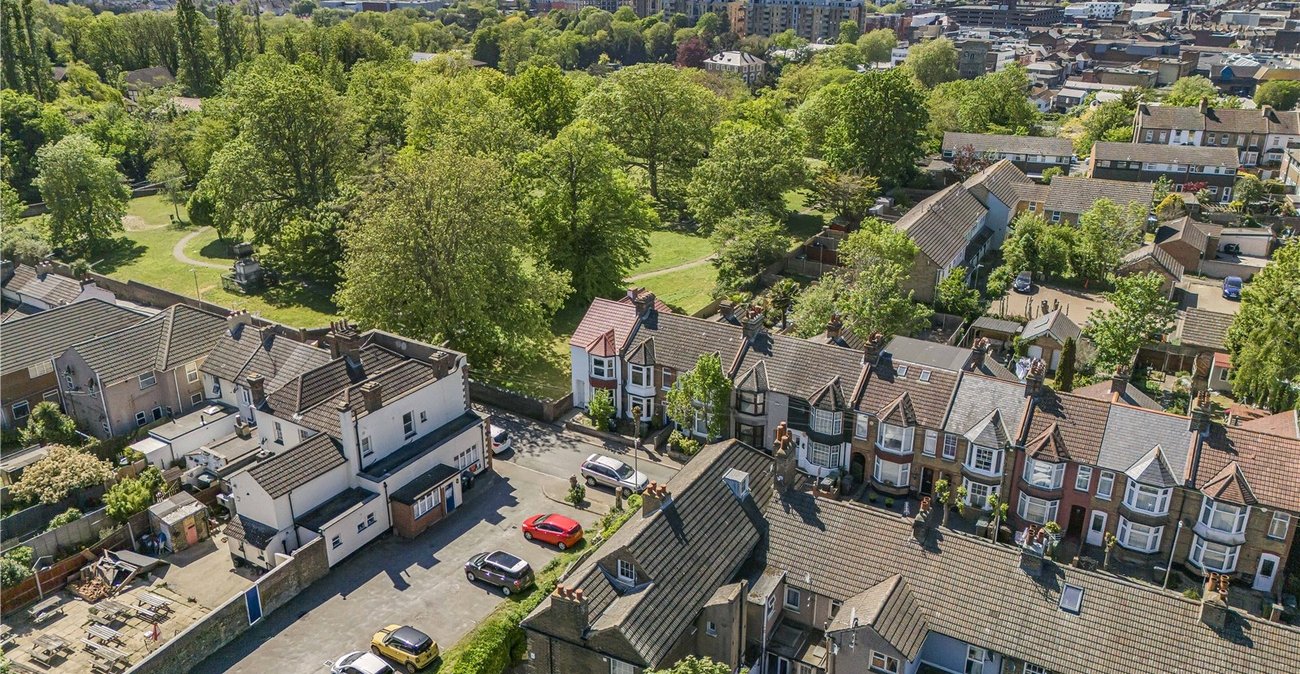 6 bedroom house for sale in Dartford | Robinson Jackson
