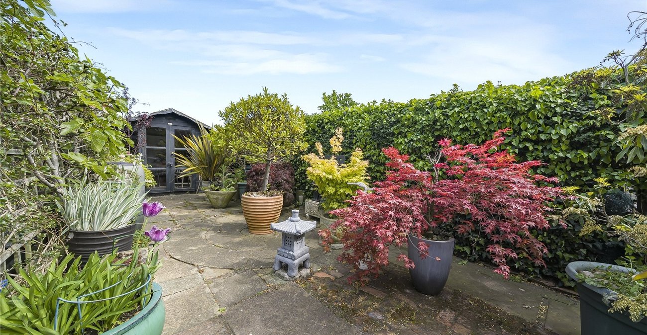 6 bedroom house for sale in Dartford | Robinson Jackson