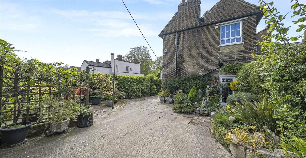 6 bedroom house for sale in Dartford | Robinson Jackson