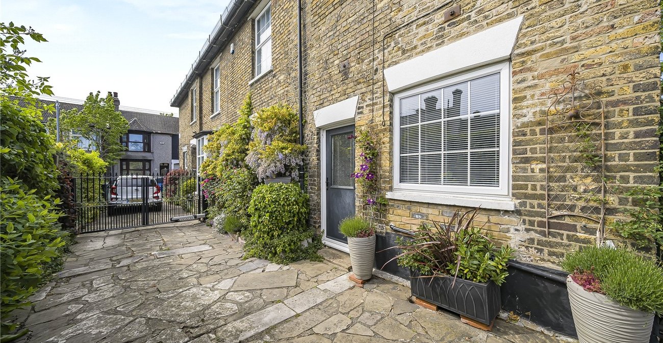 6 bedroom house for sale in Dartford | Robinson Jackson