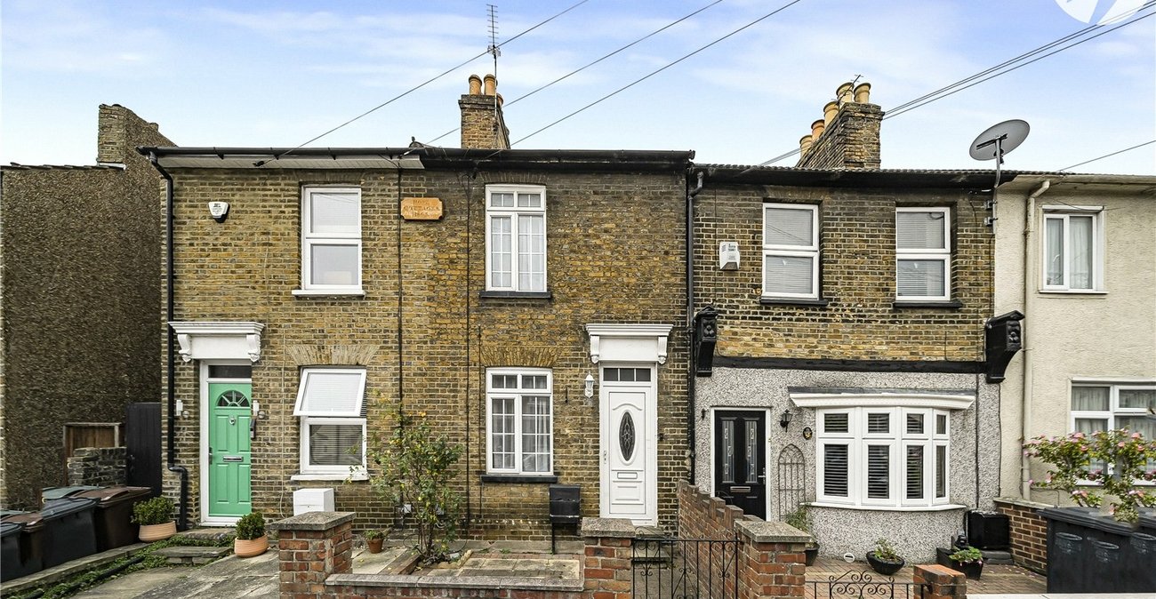2 bedroom house for sale in Dartford | Robinson Jackson
