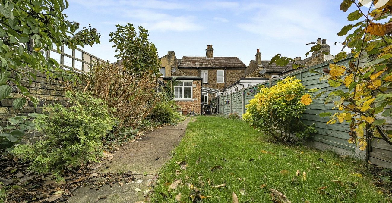 2 bedroom house for sale in Dartford | Robinson Jackson