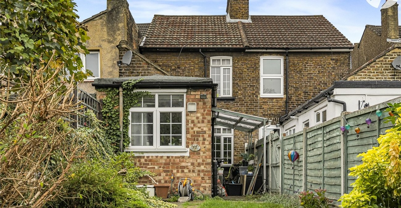 2 bedroom house for sale in Dartford | Robinson Jackson