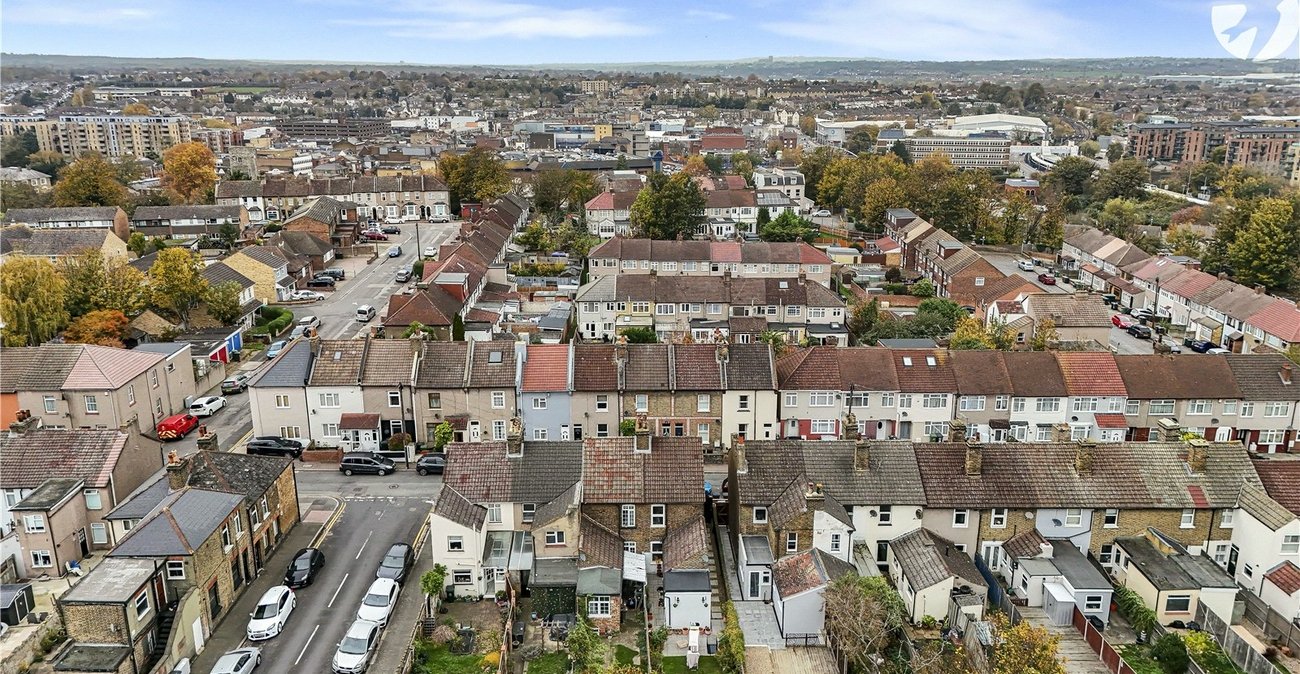 2 bedroom house for sale in Dartford | Robinson Jackson