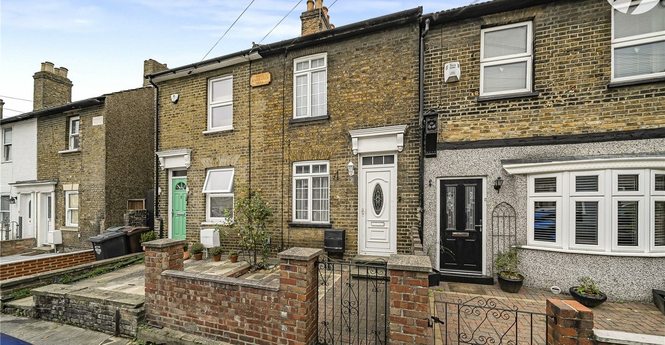 2 bedroom house for sale in Dartford | Robinson Jackson