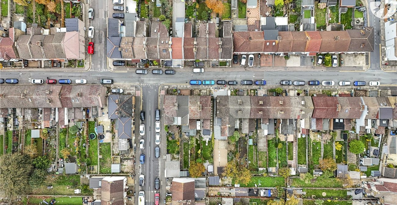 2 bedroom house for sale in Dartford | Robinson Jackson