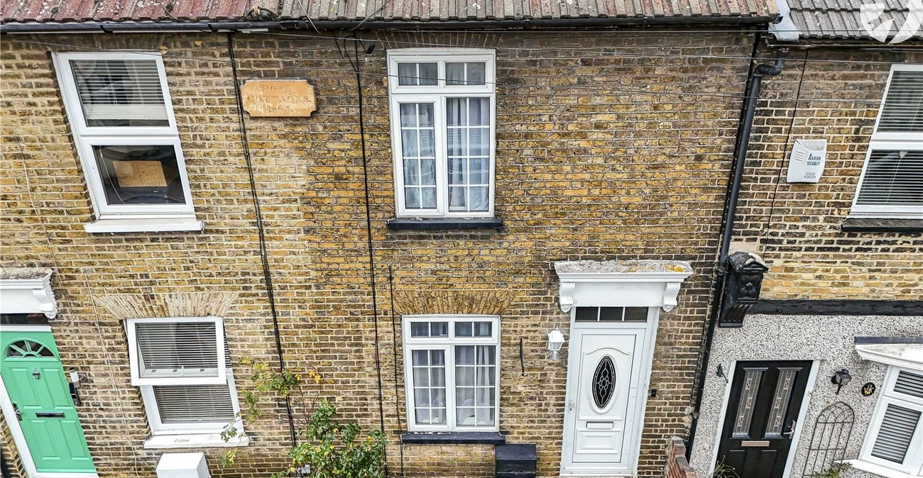 2 bedroom house for sale in Dartford | Robinson Jackson