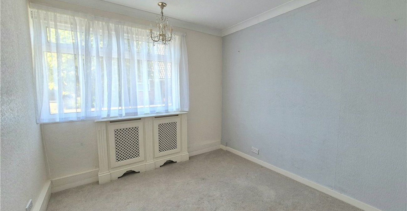 2 bedroom property for sale in Farnborough | Robinson Jackson