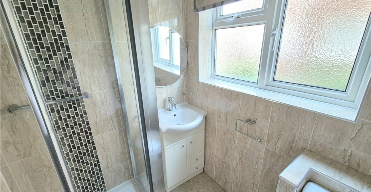 2 bedroom property for sale in Farnborough | Robinson Jackson