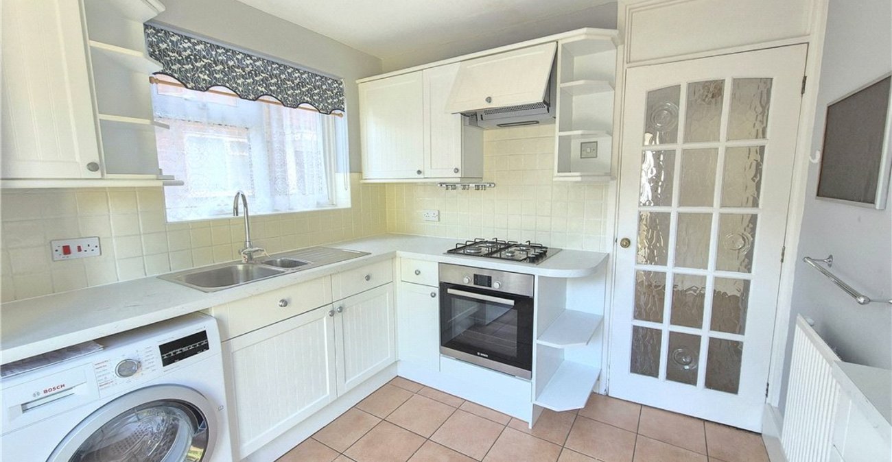 2 bedroom property for sale in Farnborough | Robinson Jackson