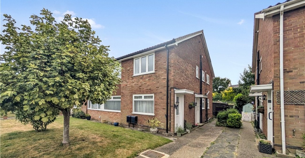 2 bedroom property for sale in Farnborough | Robinson Jackson