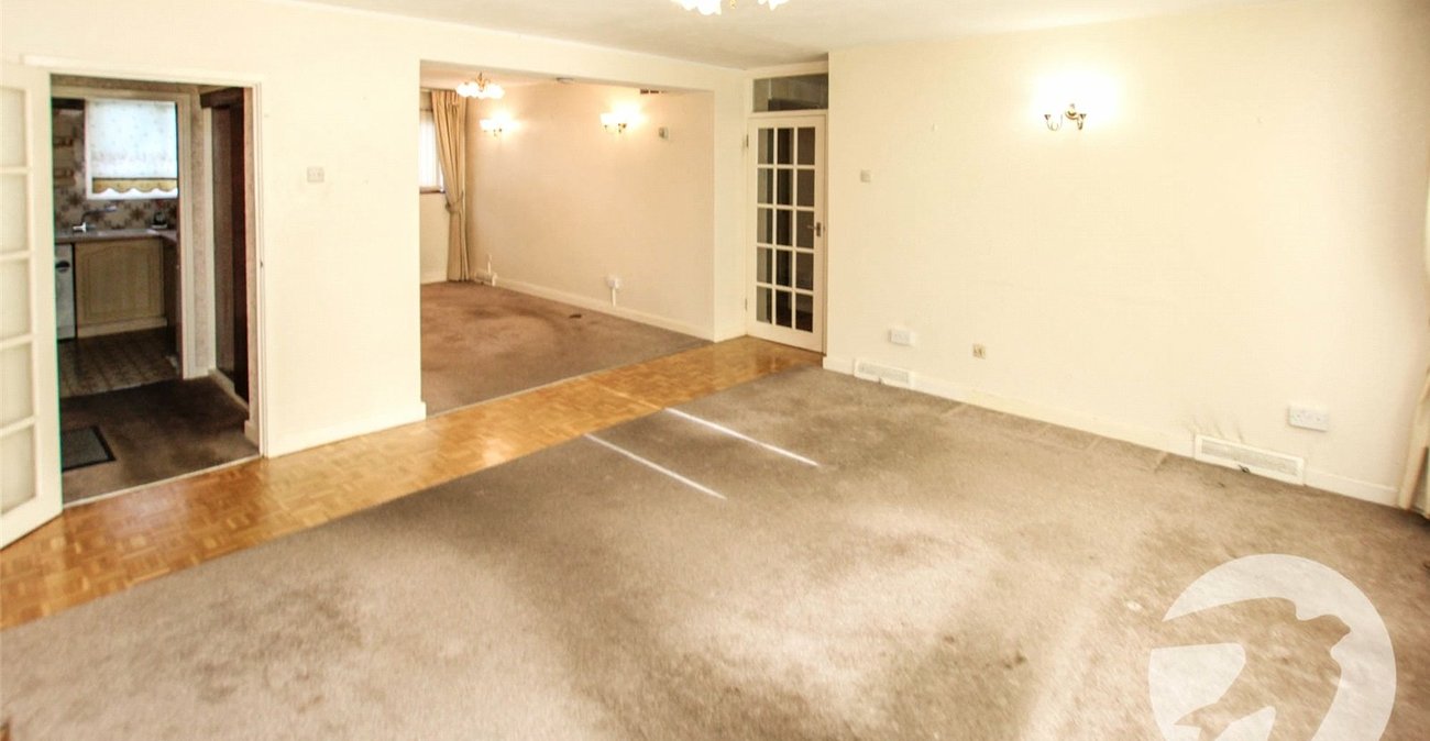 2 bedroom property for sale in London | Robinson Jackson