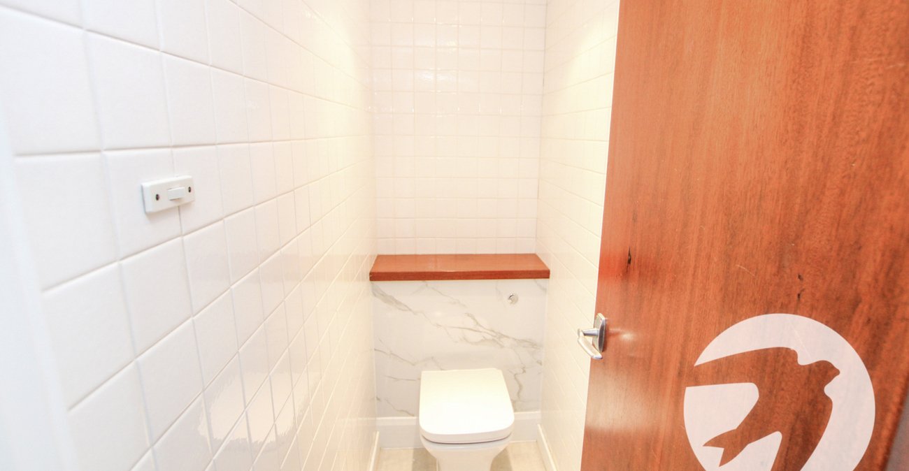 2 bedroom property for sale in London | Robinson Jackson