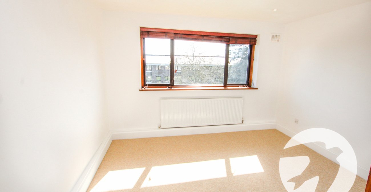 2 bedroom property for sale in London | Robinson Jackson
