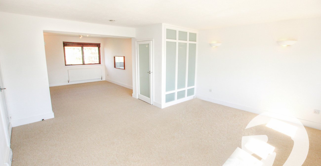 2 bedroom property for sale in London | Robinson Jackson