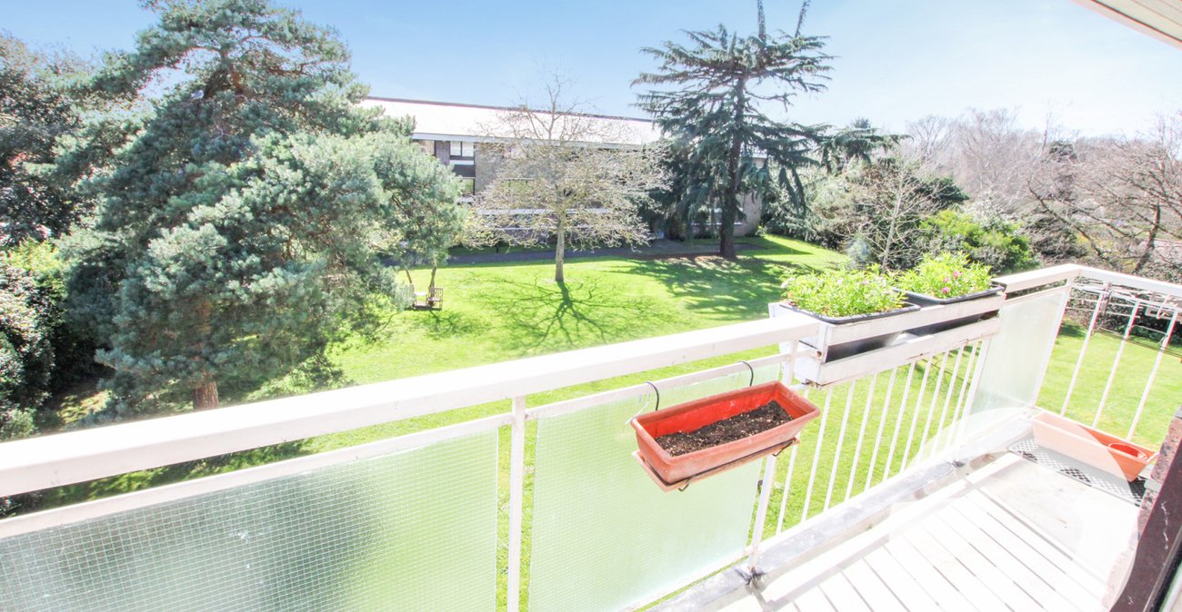 2 bedroom property for sale in London | Robinson Jackson