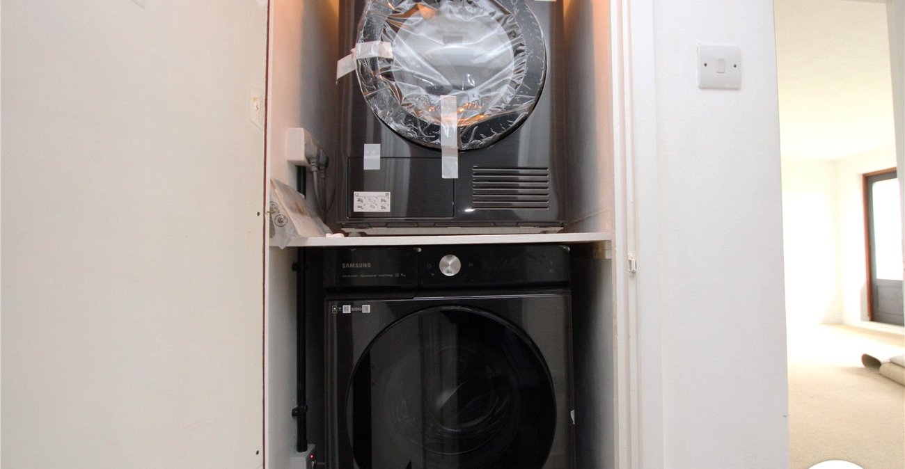 2 bedroom property for sale in London | Robinson Jackson