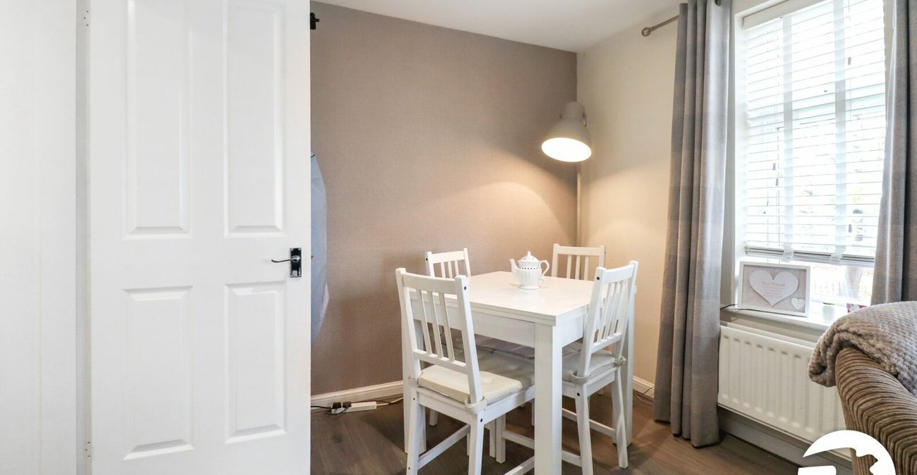 2 bedroom property for sale in London | Robinson Jackson