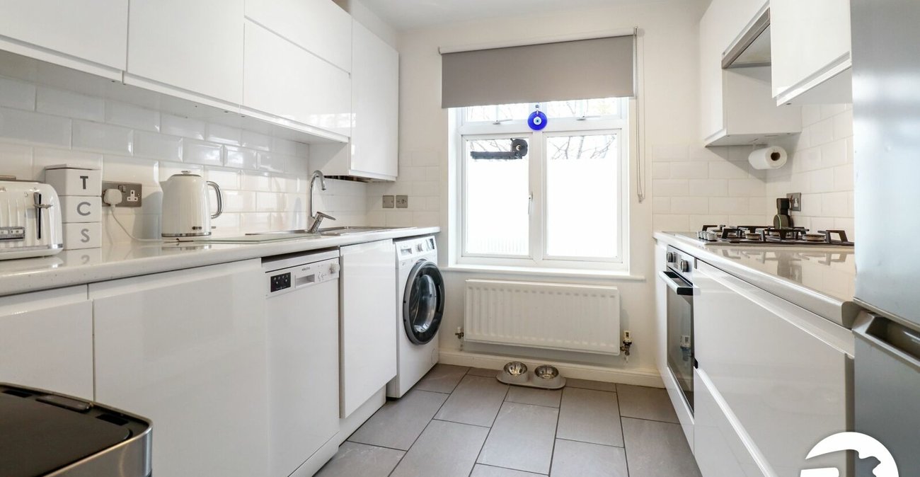 2 bedroom property for sale in London | Robinson Jackson