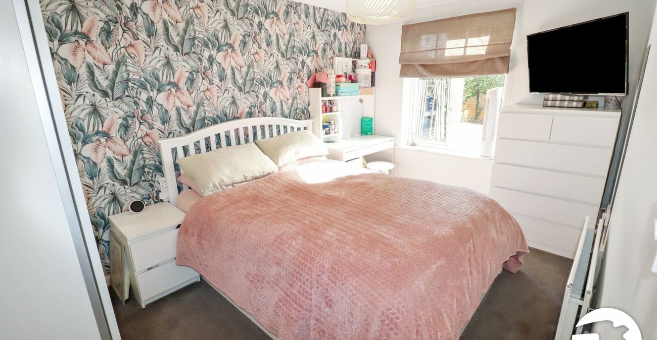 2 bedroom property for sale in London | Robinson Jackson