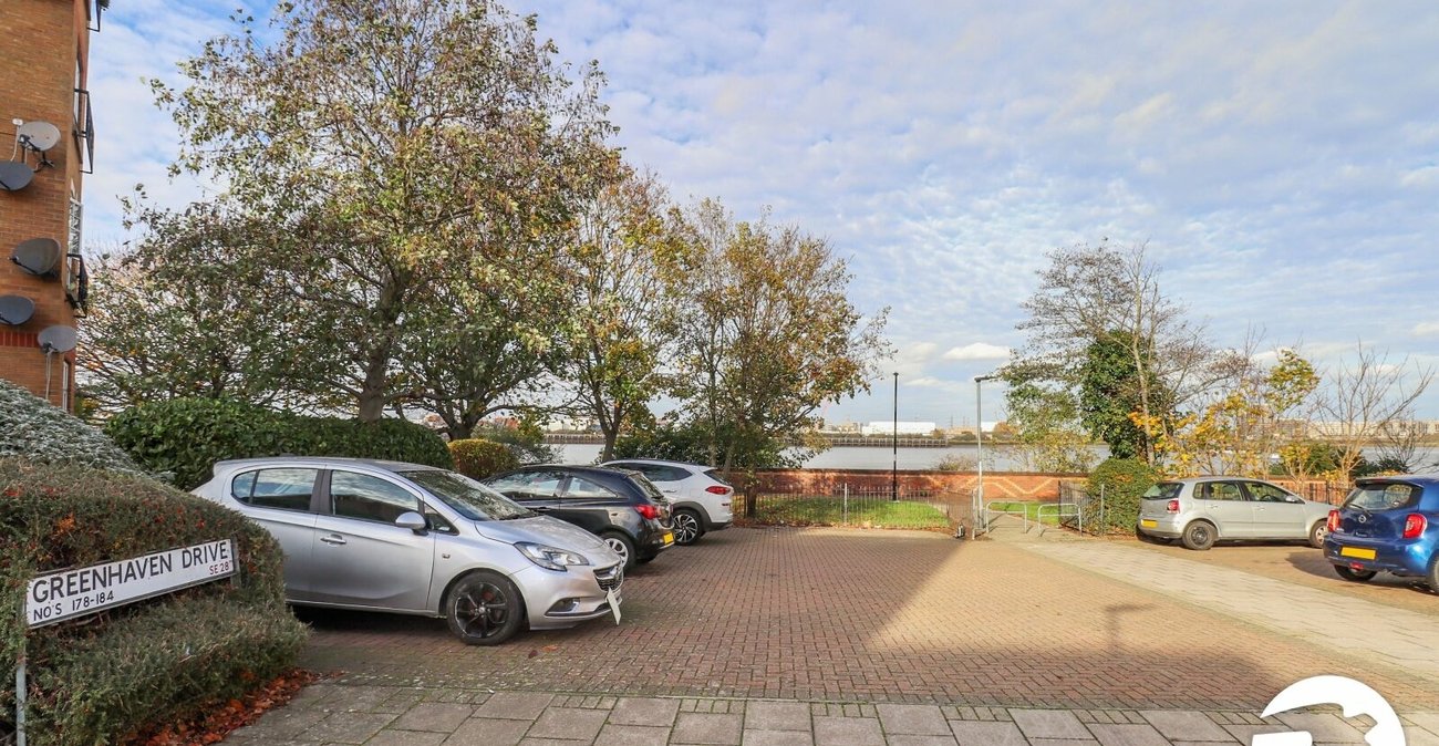 2 bedroom property for sale in London | Robinson Jackson