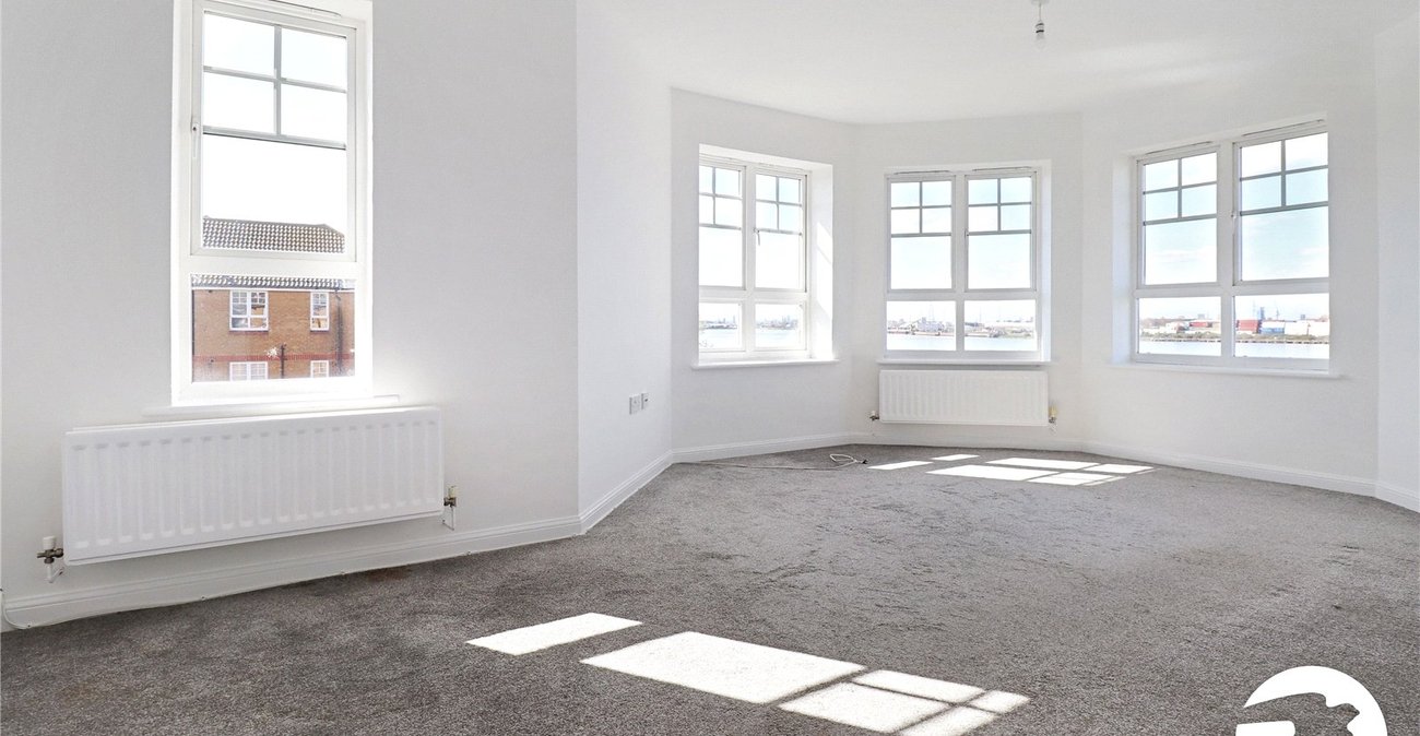 2 bedroom property for sale in London | Robinson Jackson