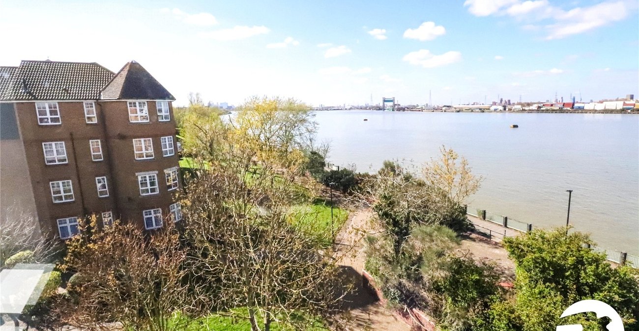 2 bedroom property for sale in London | Robinson Jackson