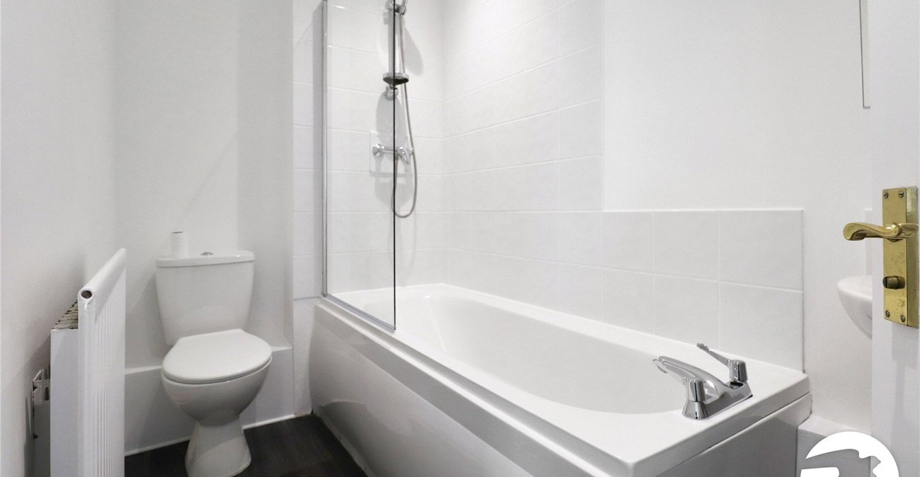 2 bedroom property for sale in London | Robinson Jackson