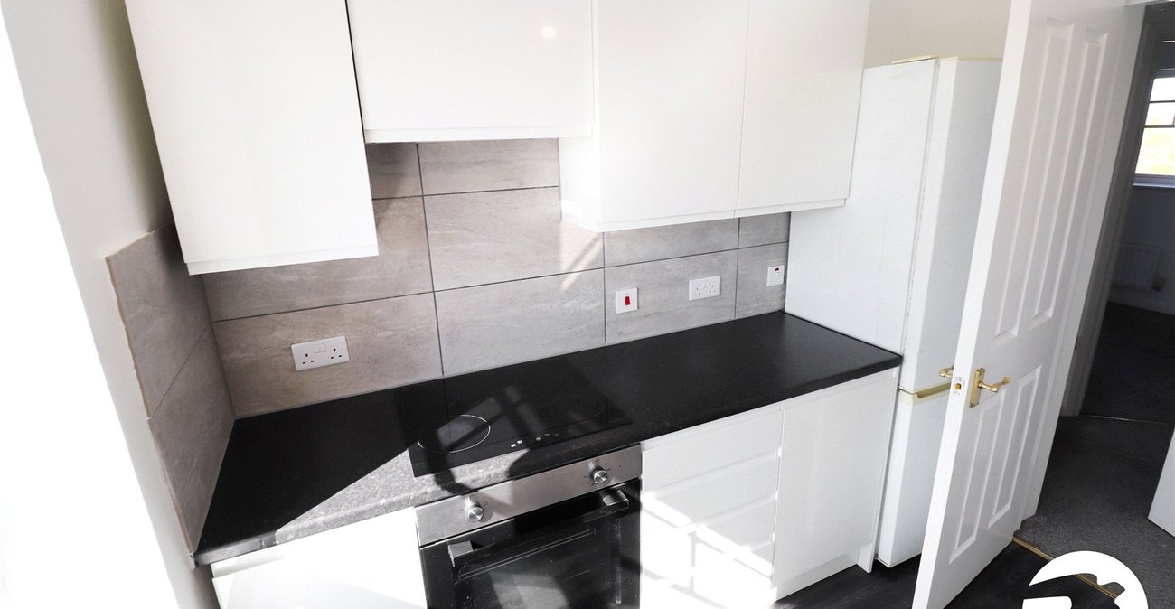 2 bedroom property for sale in London | Robinson Jackson