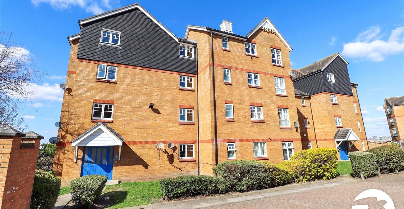 2 bedroom property for sale in London | Robinson Jackson