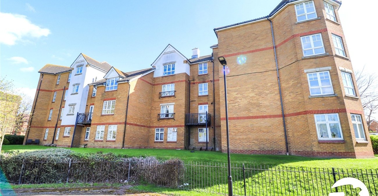 2 bedroom property for sale in London | Robinson Jackson