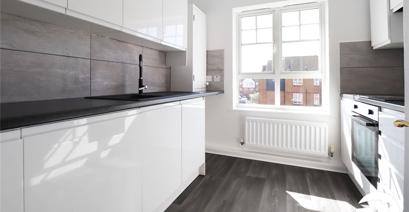 2 bedroom property for sale in London | Robinson Jackson