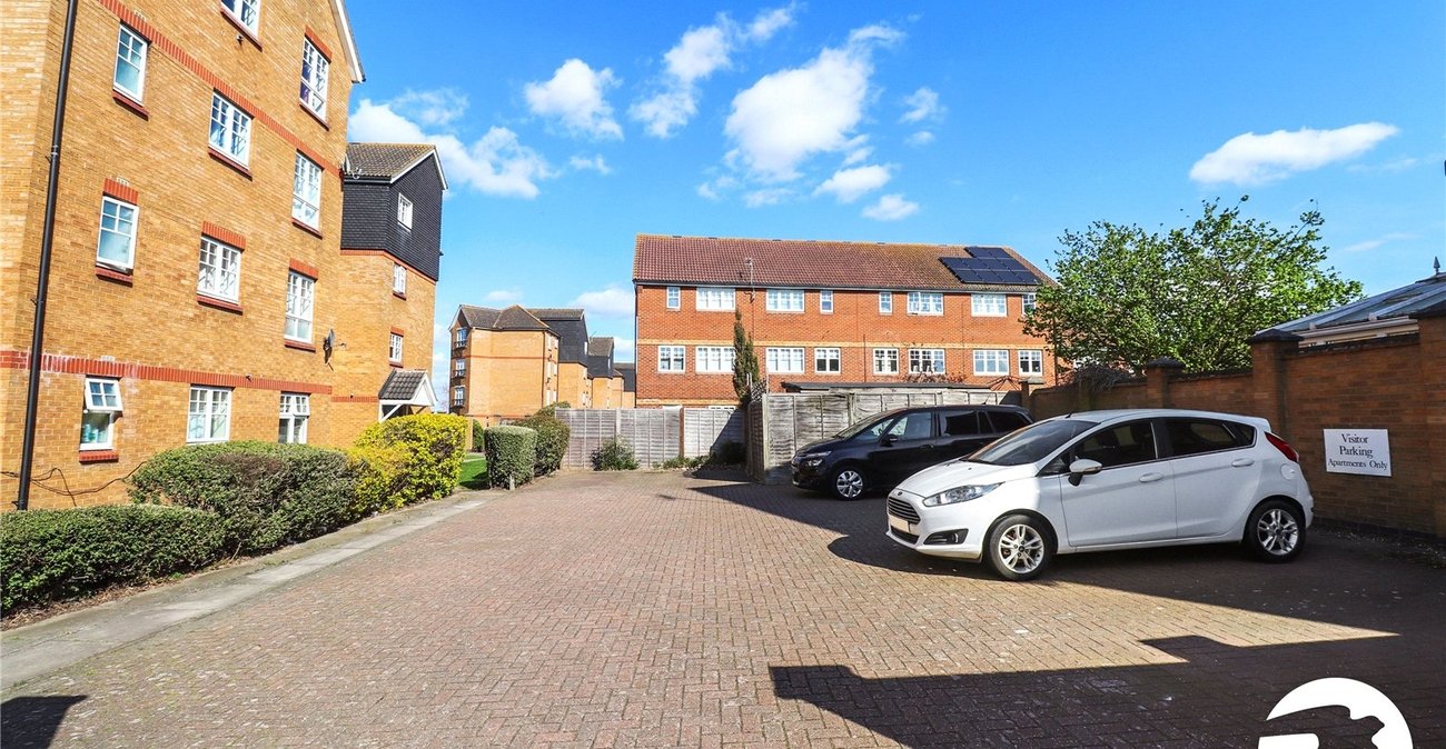 2 bedroom property for sale in London | Robinson Jackson