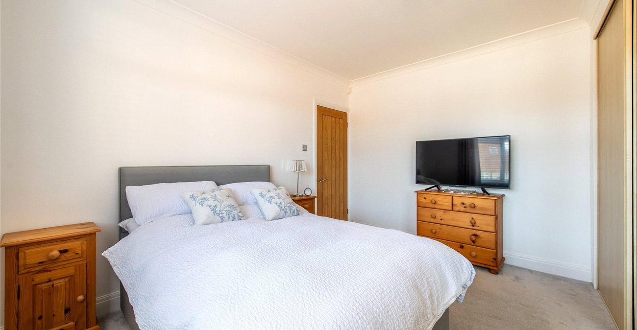 2 bedroom bungalow for sale in Weavering | Robinson Michael & Jackson