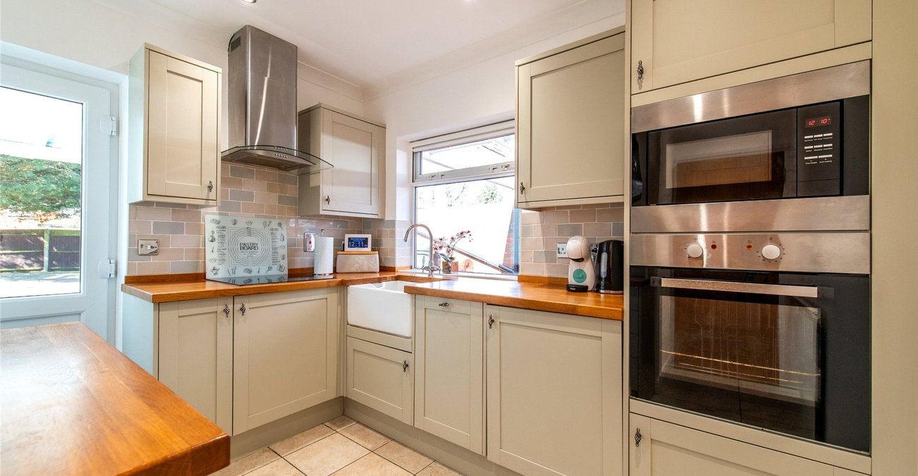 2 bedroom bungalow for sale in Weavering | Robinson Michael & Jackson