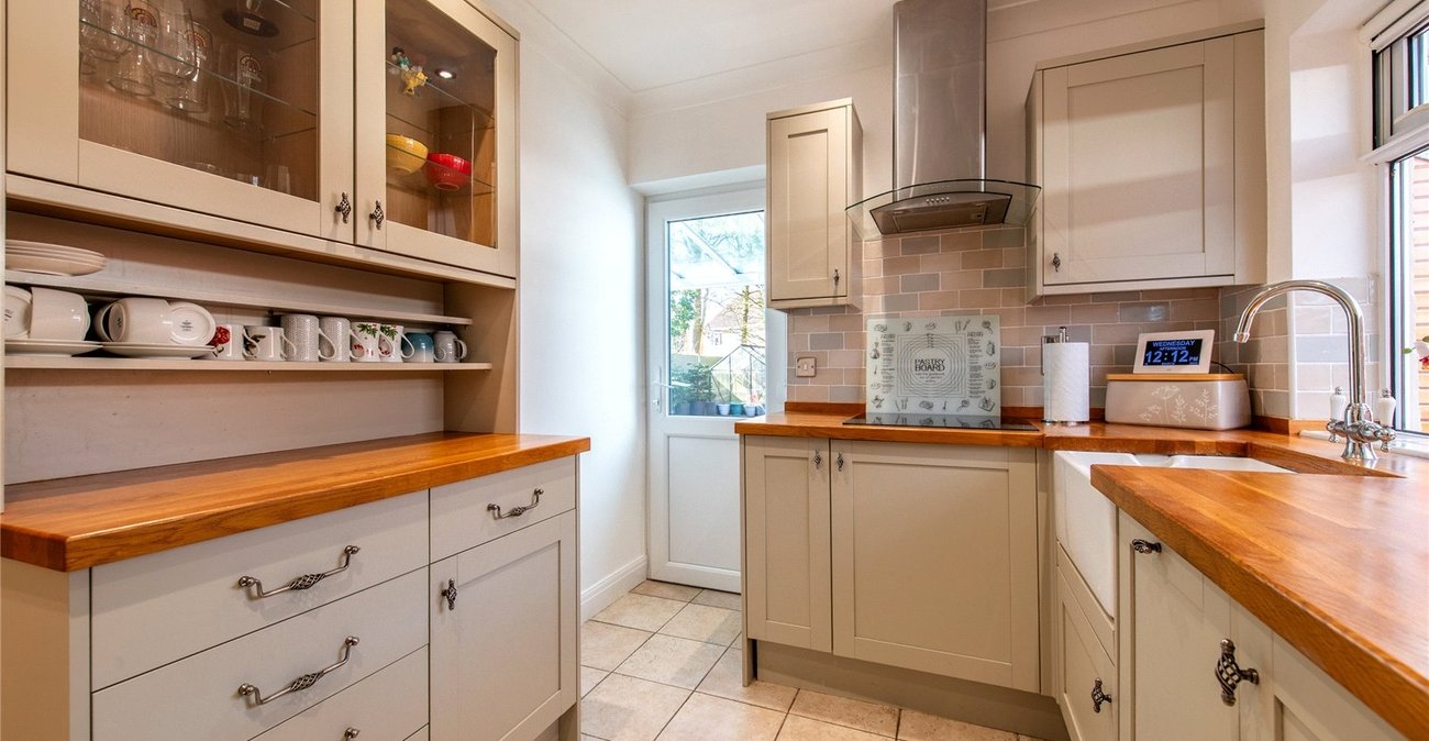 2 bedroom bungalow for sale in Weavering | Robinson Michael & Jackson