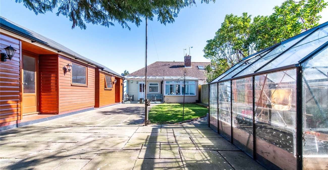 2 bedroom bungalow for sale in Weavering | Robinson Michael & Jackson