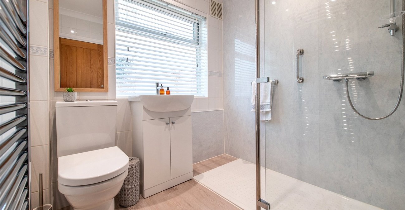 2 bedroom bungalow for sale in Weavering | Robinson Michael & Jackson