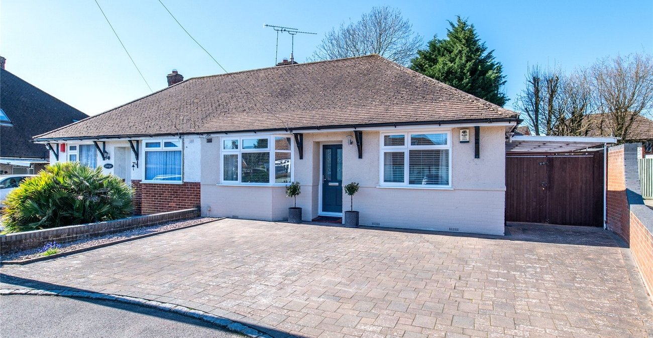 2 bedroom bungalow for sale in Weavering | Robinson Michael & Jackson