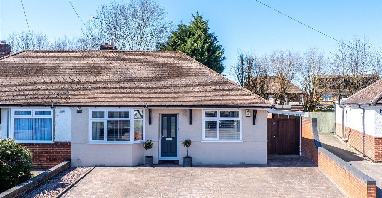 2 bedroom bungalow for sale in Weavering | Robinson Michael & Jackson