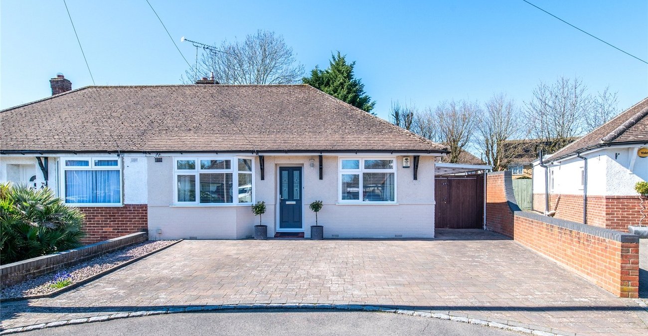 2 bedroom bungalow for sale in Weavering | Robinson Michael & Jackson