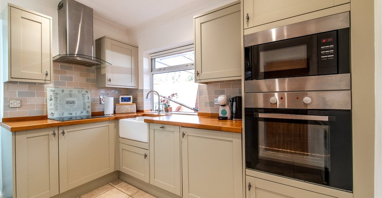 2 bedroom bungalow for sale in Weavering | Robinson Michael & Jackson