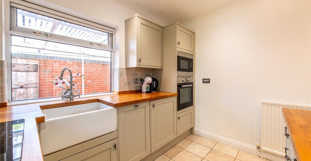 2 bedroom bungalow for sale in Weavering | Robinson Michael & Jackson