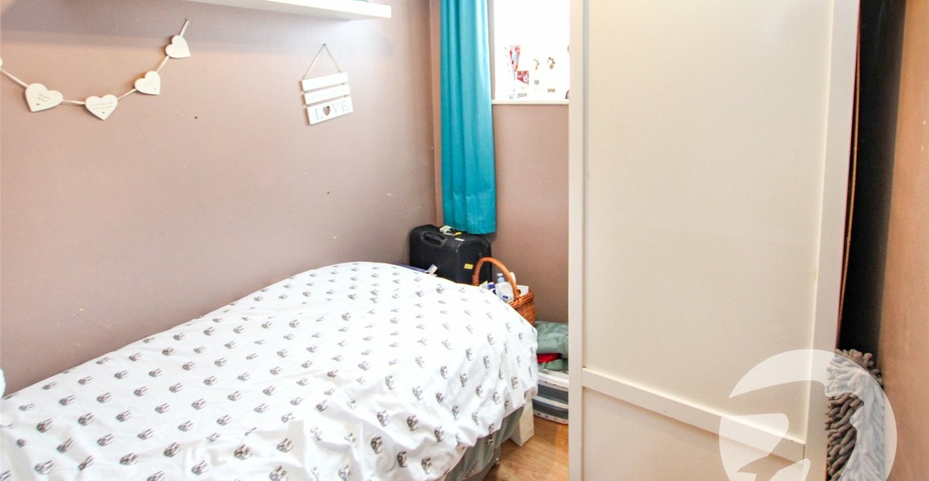 2 bedroom property for sale in London | Robinson Jackson