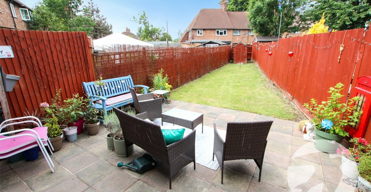 2 bedroom property for sale in London | Robinson Jackson