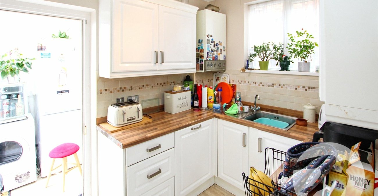 2 bedroom property for sale in London | Robinson Jackson