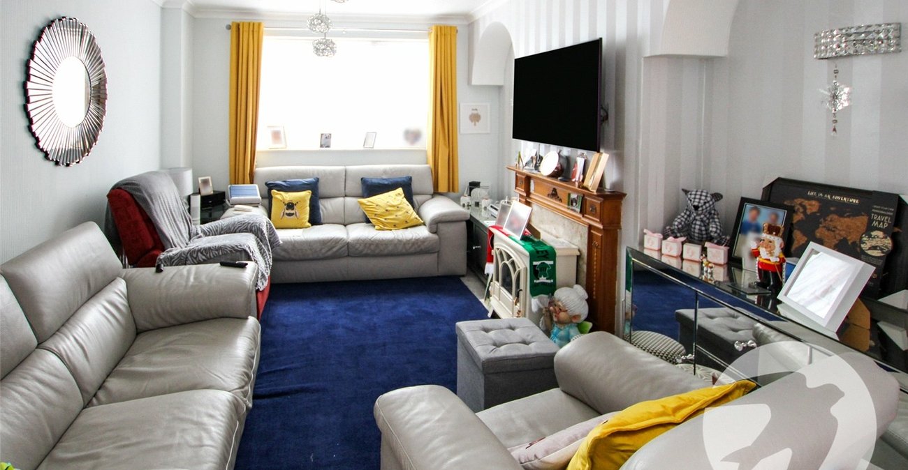 2 bedroom property for sale in London | Robinson Jackson